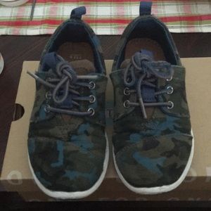Boys Camo TOMS - final price